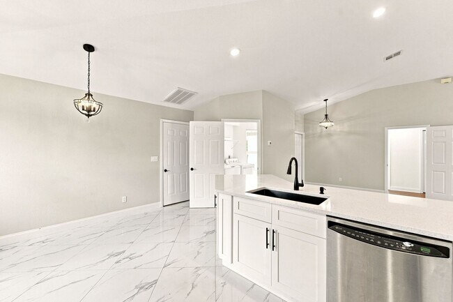 Building Photo - 3708 Kent Dr