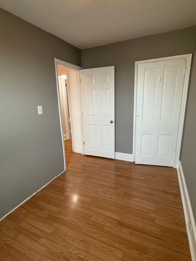 Building Photo - 2 Bedroom Home in Port Richmond available ...