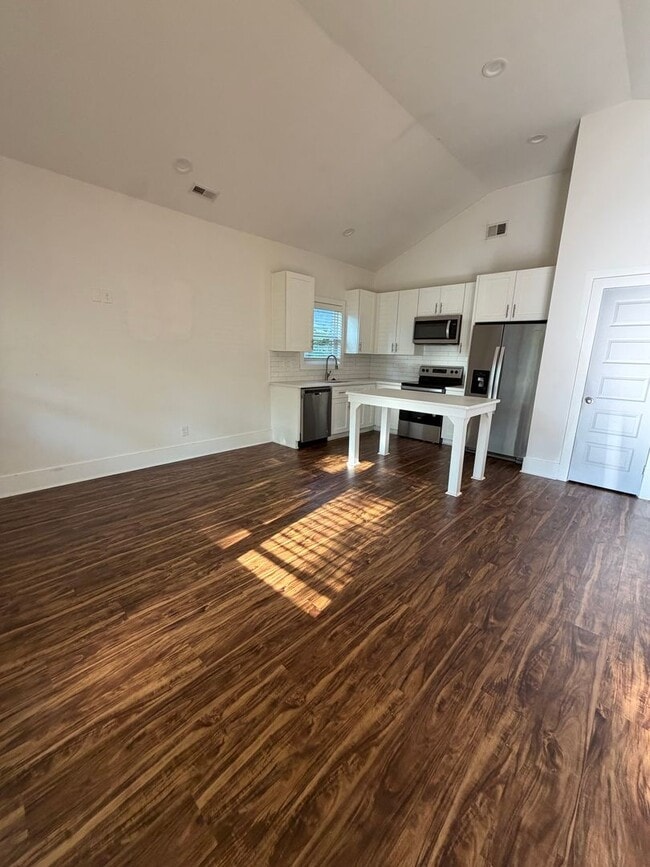 Building Photo - COMING SOON! Luxury 3BR Ranch with Open Layout & Prime Charlotte Location