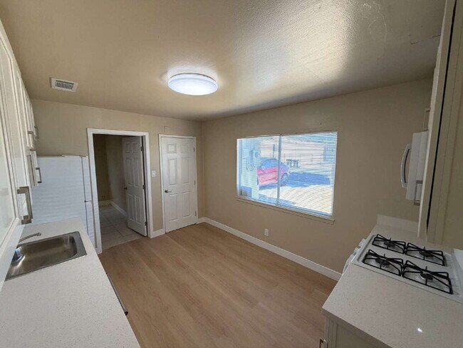 Building Photo - "Charming 4-Bedroom Home with 2 Baths in Pittsburg – Spacious 1459 Sq Ft Gem!"