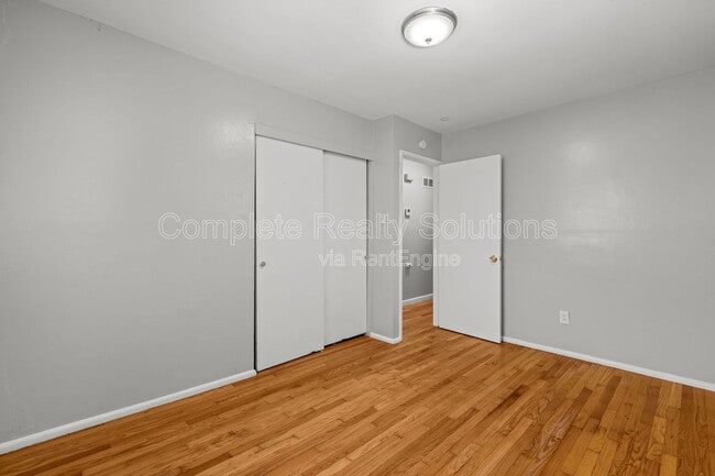 Building Photo - 10116 Crown Point Dr