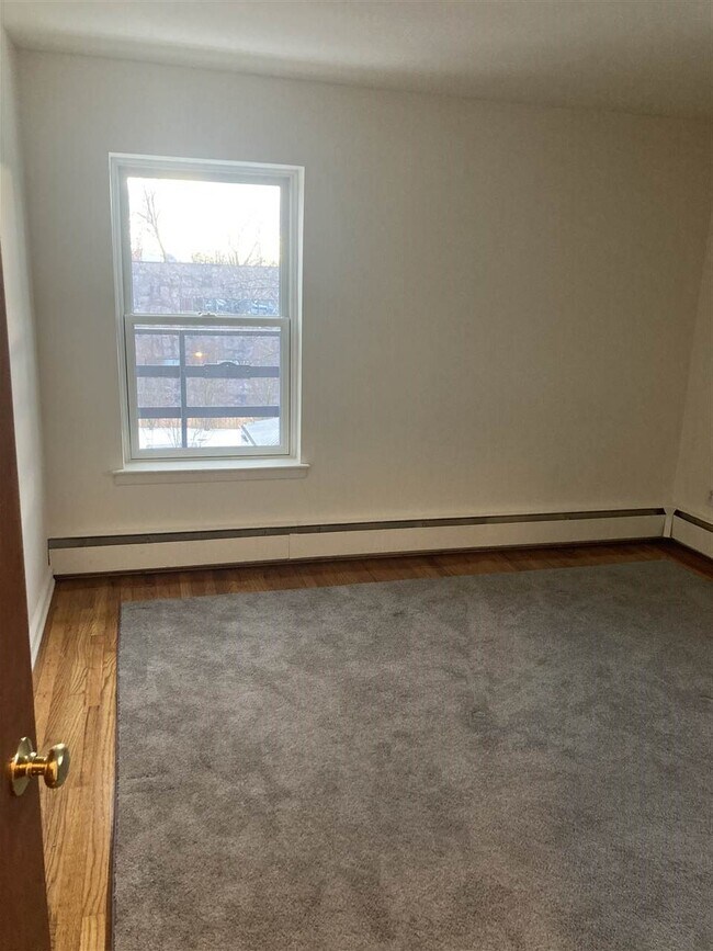 Building Photo - 513-515 Grand Ave