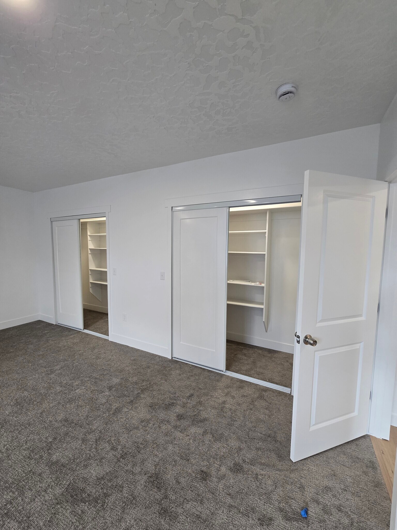 Building Photo - 844 W Fallow Dr