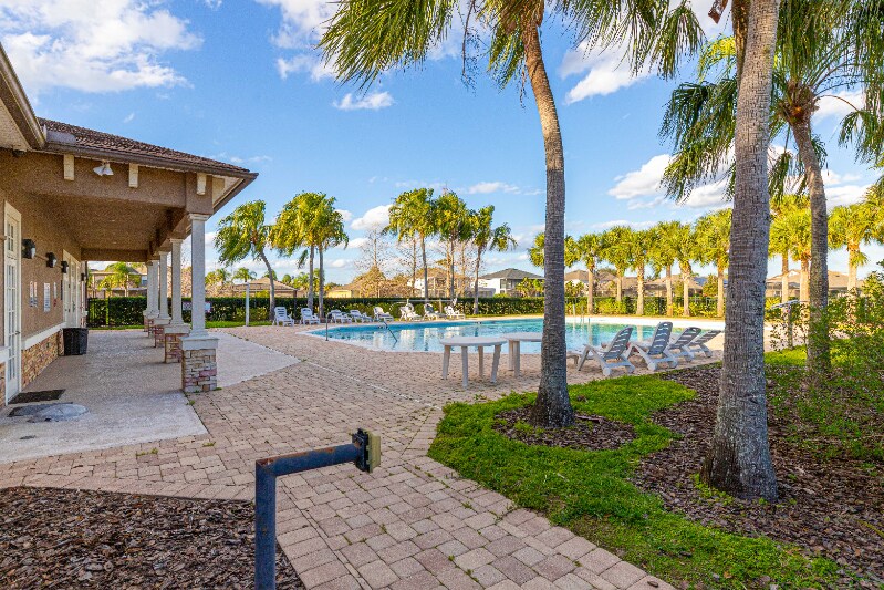 Building Photo - 2354 Lancashire St