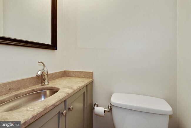 Building Photo - 315 Constitution Ave NE