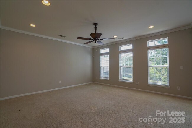 Building Photo - 6021 Queens Walk Ct