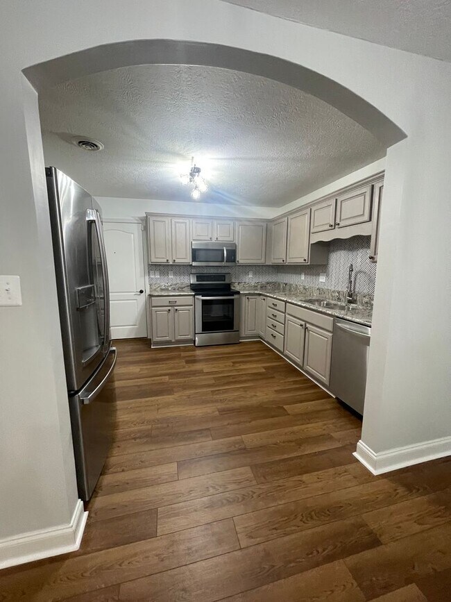 Building Photo - 162 River Garden Ct
