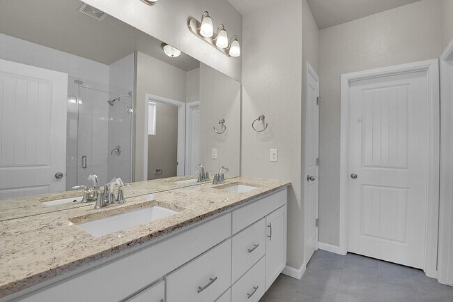 Building Photo - $2,895.00 - 4 Bedrooms, 2 Bathroom, Single...