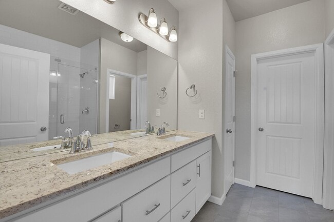 Building Photo - $3,095.00 - 4 Bedrooms, 2 Bathroom, Single...