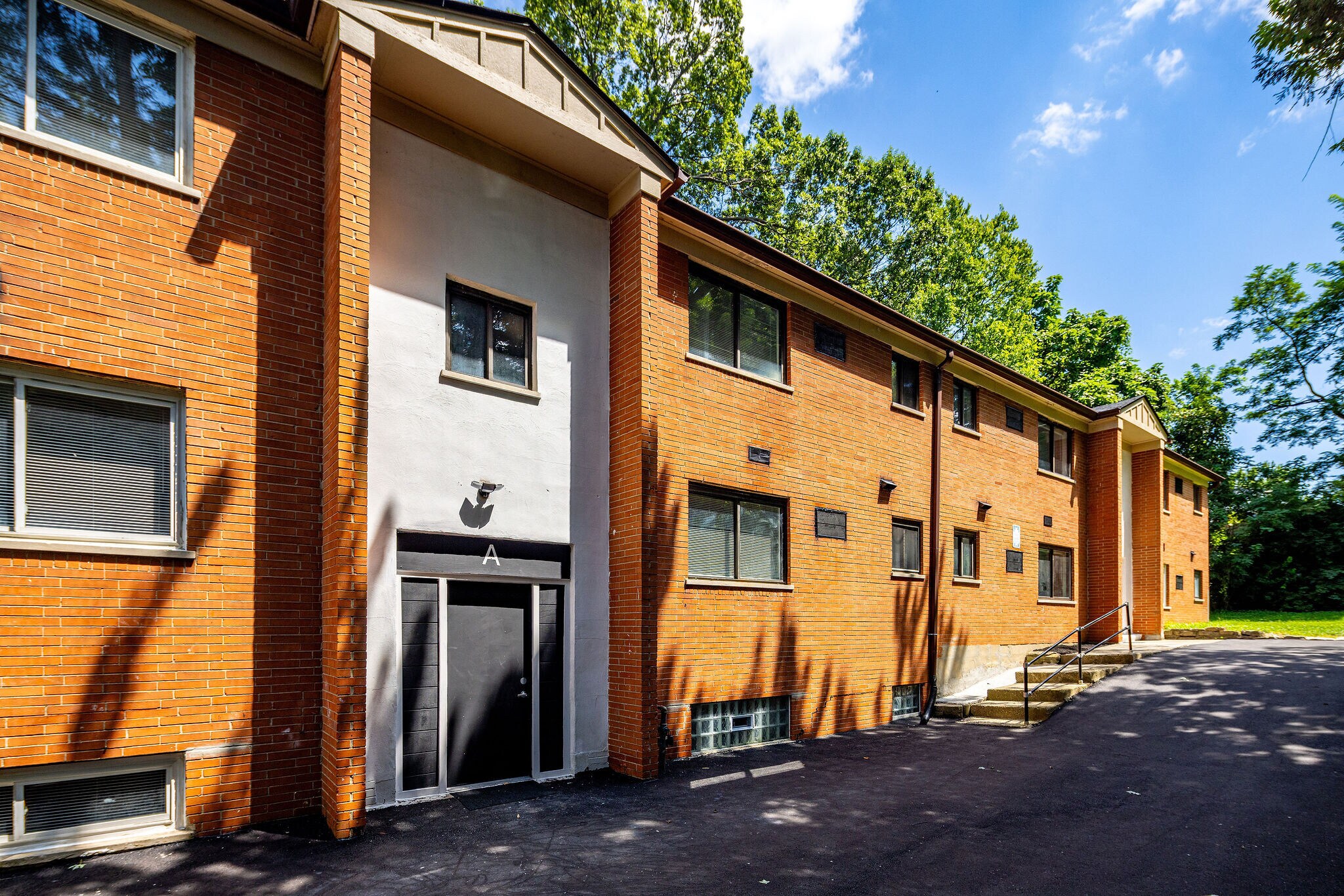 Building Photo - 2535 Lysle Ln