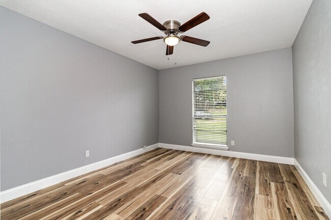 Building Photo - 4716 Roberts Dr
