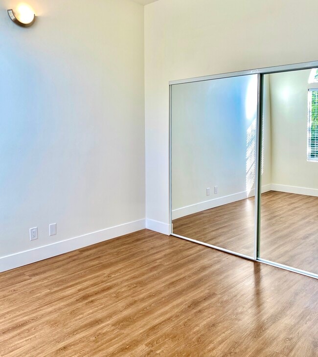 2nd bed room w/ mirror closet - 2456 Arizona Ave
