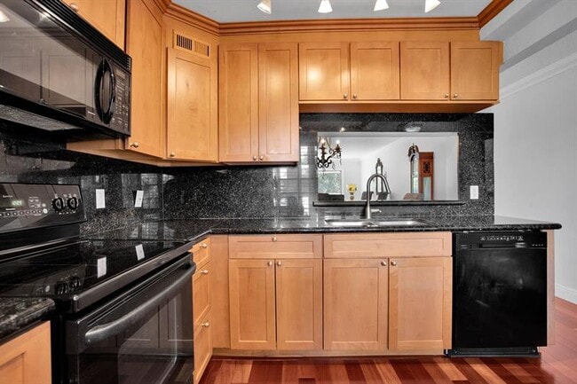 Building Photo - 2002 Granada Dr