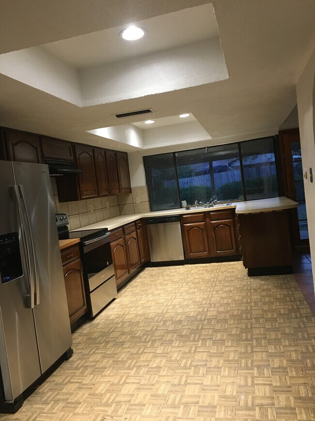 Kitchen - 7354 Oakstone Dr