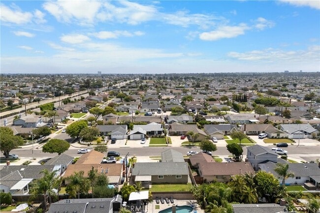 Building Photo - 17551 Misty Ln