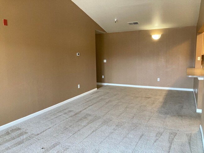 Building Photo - 200 Talus Way