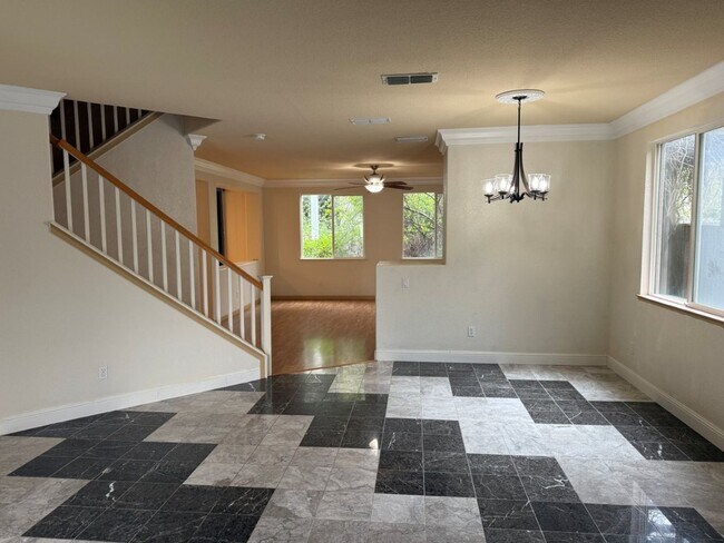 Building Photo - Modern 4 Bedroom w/ Loft Stonegate Area Vacaville *Star Rentals