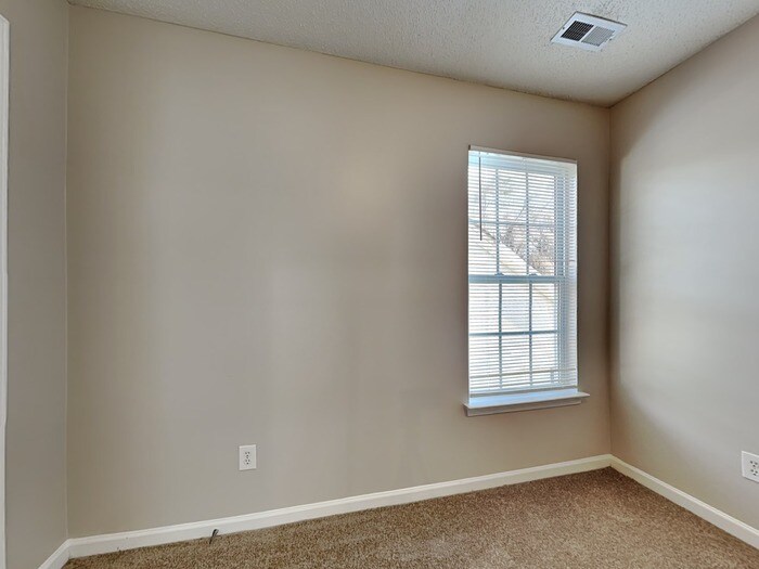 Building Photo - 3428 Ann Franklin Ct