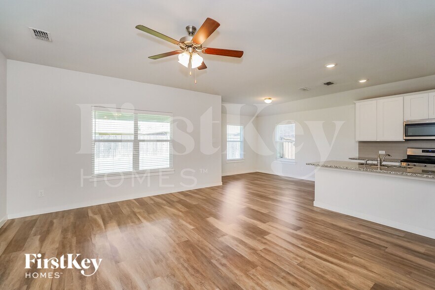 Building Photo - 9005 Dameron Dr