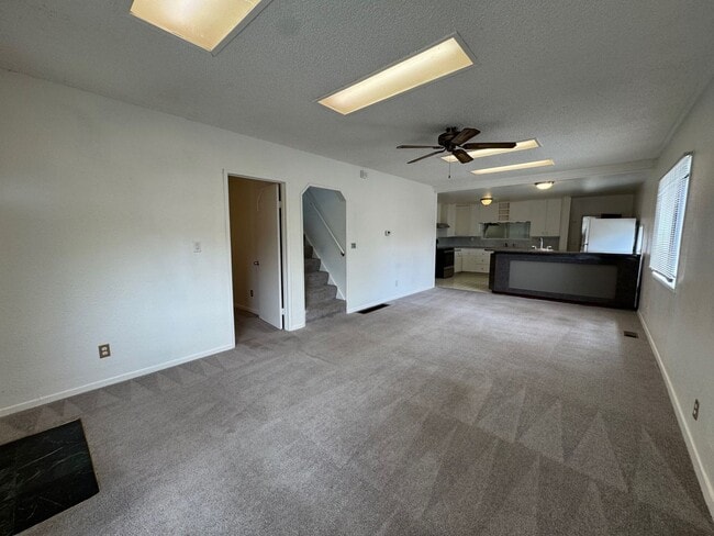 Building Photo - Cozy 4 bed 2 bath home in South Seattle