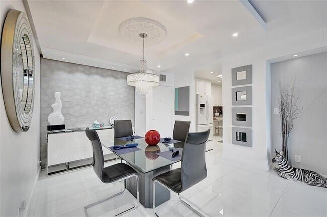 Building Photo - 2030 S Ocean Dr