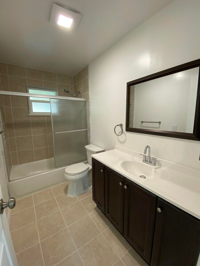 Building Photo - 757 NW Bayard Ave