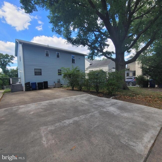 Building Photo - 1528 11th St S