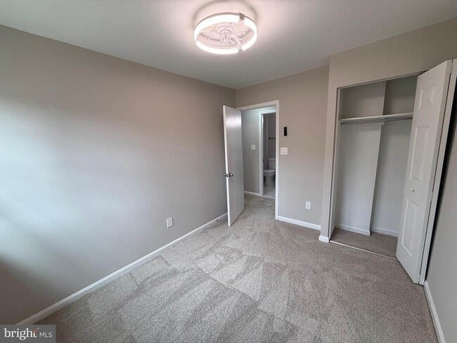 Building Photo - 4924 McFarland Dr