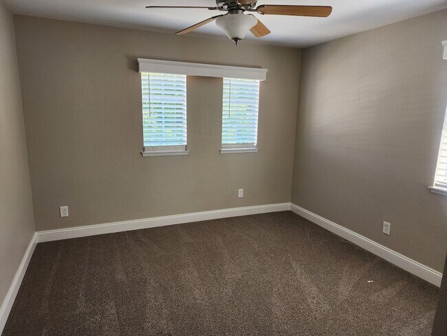 Building Photo - Gorgeous 4 Bedroom/3 Bath Home in South Temecula!