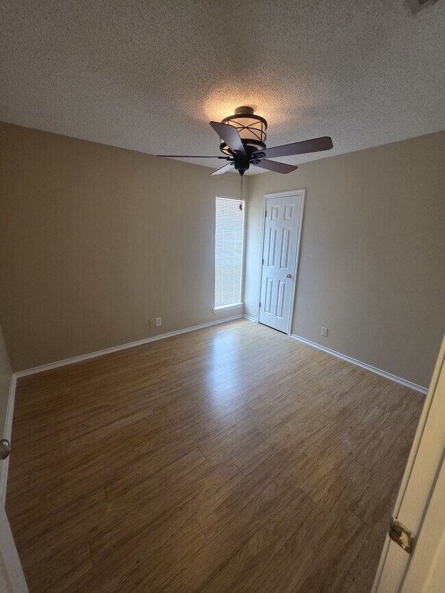 Building Photo - 4 bed 2 bath home in Northgate