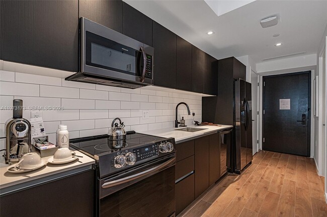 Building Photo - 398 NE 5th St