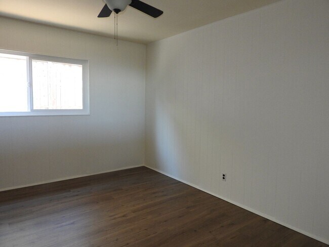 Building Photo - WOW views from this classic 3 bed 2 bath home