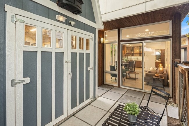 Building Photo - 3bd/3ba Seattle Townhome