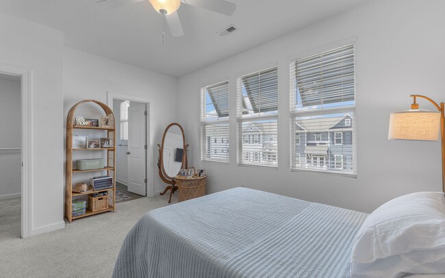 Building Photo - A MUST SEE!! 2-Bedroom Townhome In The Tern! Attached Garage - 400 Yards From Beaches - Dog Frien...