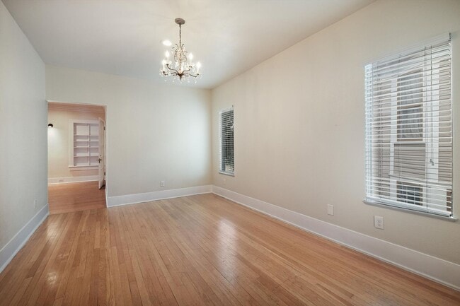 Building Photo - Modern Duplex in Monte Vista!