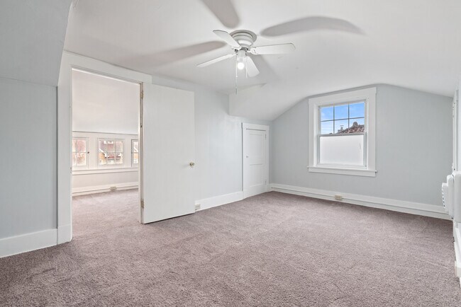 Building Photo - 5905 Hobart St