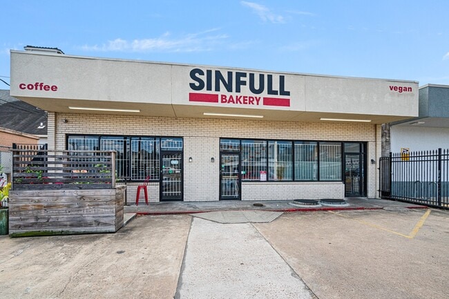 Building Photo - 1727 Hadley St