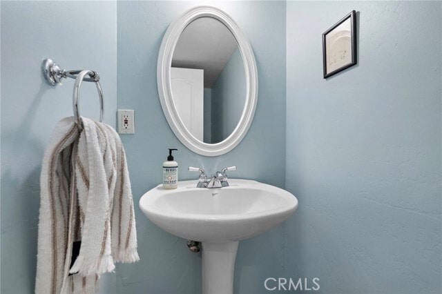 Building Photo - 416 Avenida Santa Barbara