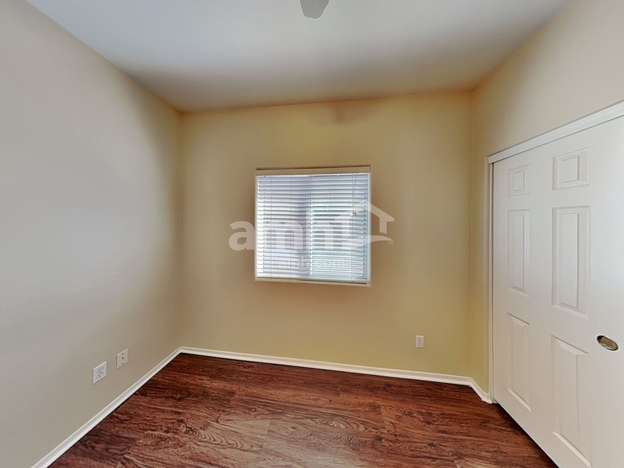 Building Photo - 14216 W Columbus Ave