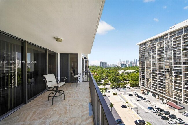 Building Photo - 1915 Brickell Ave
