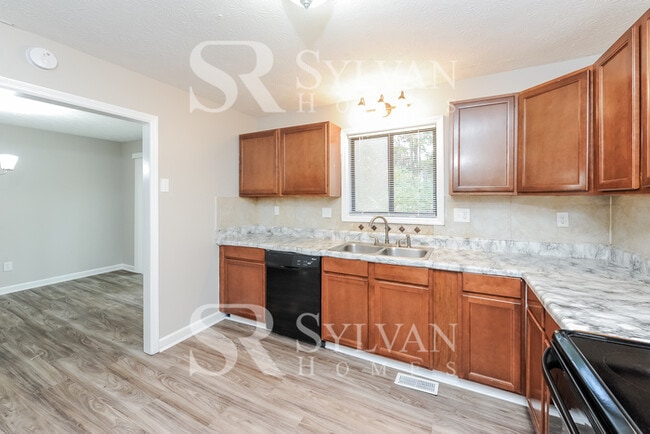 Building Photo - Prepare to fall in love with this 4 bedroom, 3.5 bathroom home