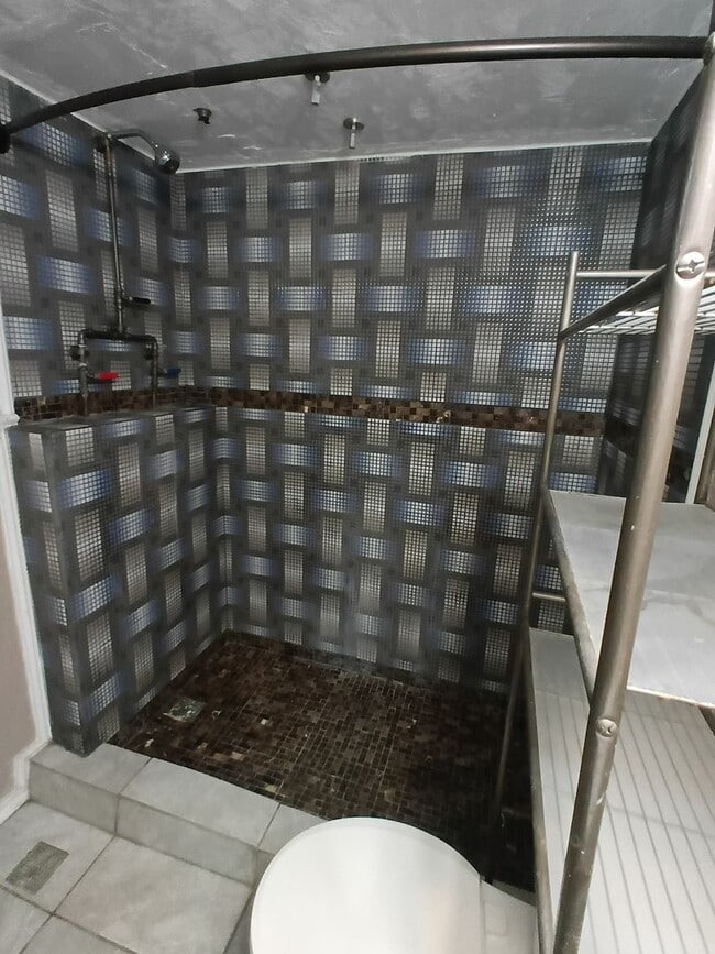 Building Photo - HOLIDAY SPECIAL-One Month FREE with 12 Month Lease!