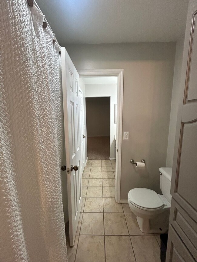 Building Photo - Fabulous townhouse in a private and quiet ...