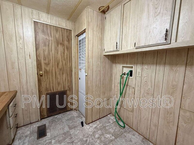 Building Photo - 622 Riverfront Dr