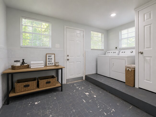 Building Photo - 409 Longview Dr