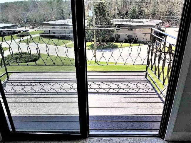 Building Photo - 9 Strawberry Bank Rd