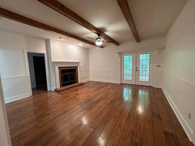 Building Photo - NE Acreage Home in Top School District