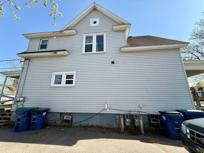 Building Photo - 915 S 3rd Ave