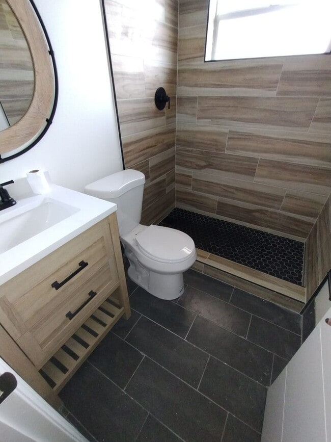 Building Photo - Beautifully Updated 2-Bedroom Home in Prim...