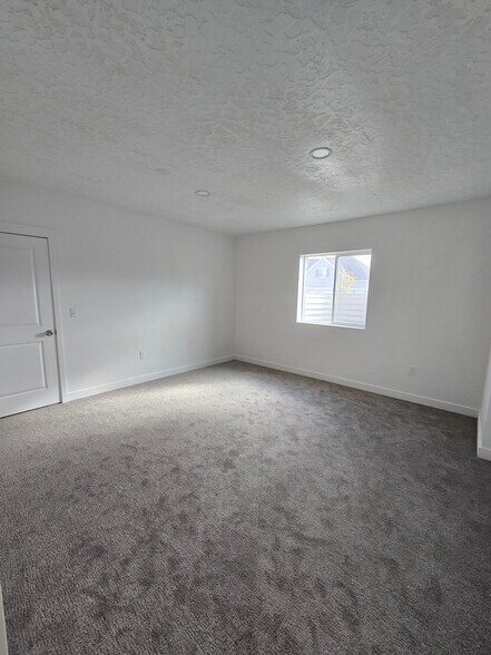 Building Photo - 844 W Fallow Dr